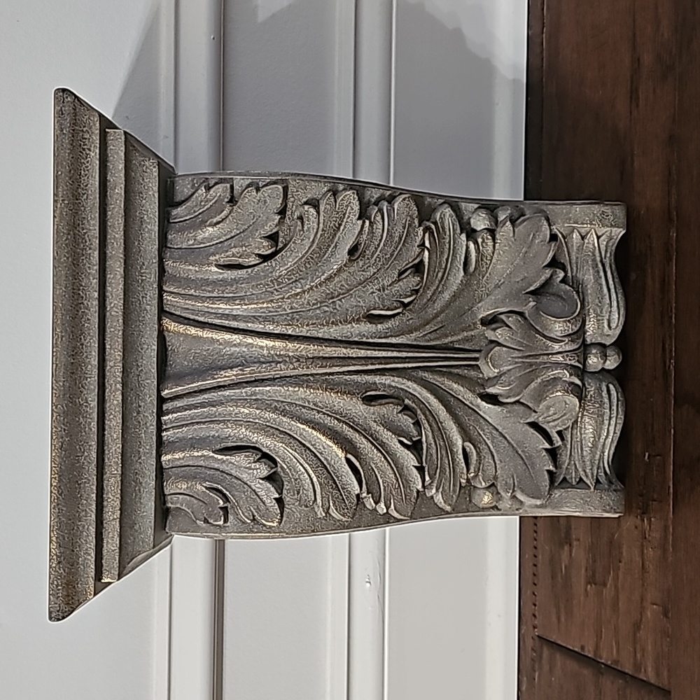 Home Interiors & Gifts Vintage Ornate fleur de lis accent Shelf